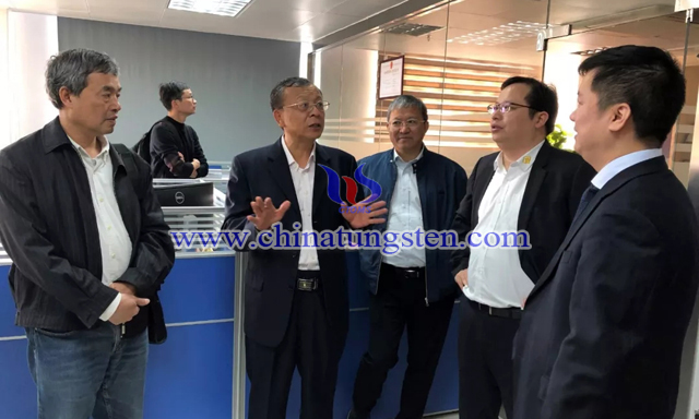 與會(huì)代表到東莞市數(shù)控刀具行業(yè)協(xié)會(huì)座談交流，并參觀國(guó)家模具產(chǎn)品質(zhì)量監(jiān)督檢驗(yàn)中心