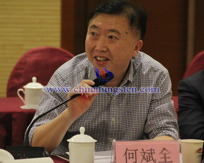中國鎢業(yè)協(xié)會主席團主席，湖南柿竹園有色金屬有限責任公司黨委書記、總經(jīng)理何斌全