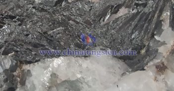 中鎢智造鎢礦圖片